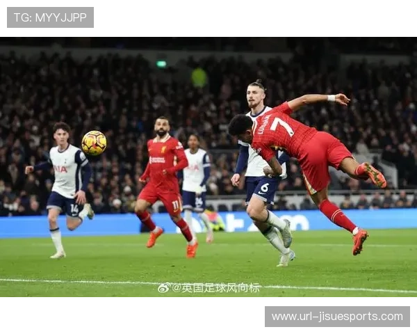 利物浦客场2-1力克九人热刺,伊萨克破门后伤退。